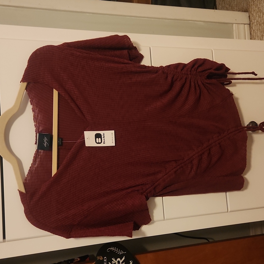 NWT. SIZE LARGE PURCHASED FROM Buckle🔷🔷🔷